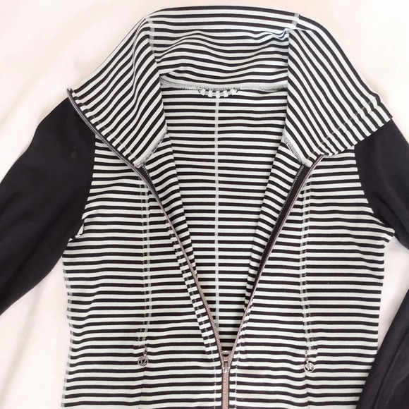 Lululemon women's striped everyday yoga zip up jacket EUC 4 - Picture 3 of 5